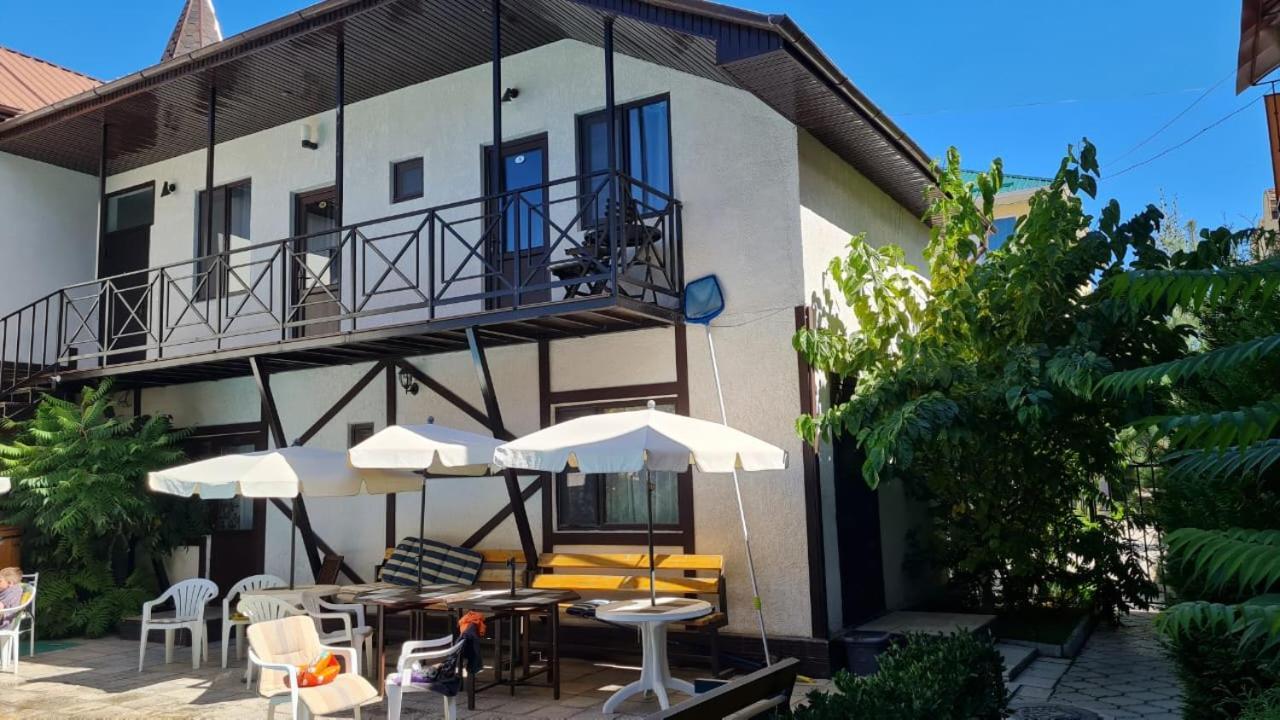 Evropa Hotel Бостери Екстериор снимка