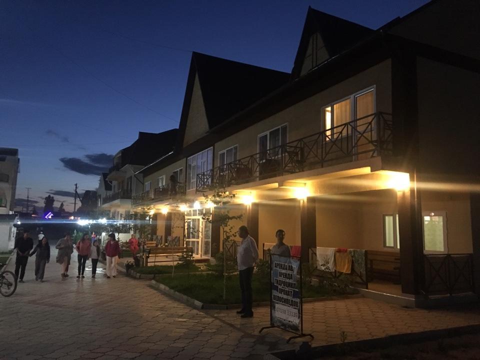 Evropa Hotel Бостери Екстериор снимка