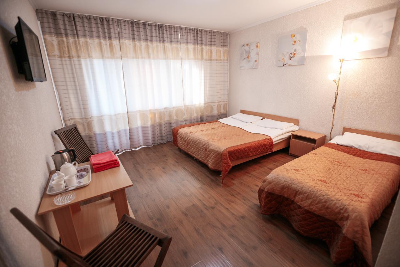 Evropa Hotel Бостери Екстериор снимка